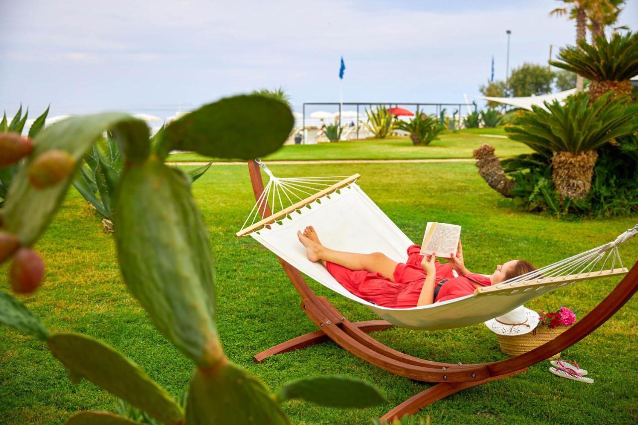 Hotel Schuhmann Paestum Exterior photo